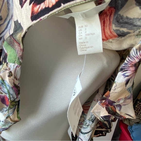 NEW H&M Frilled Ruffle Trim Wrap Tropical Floral Blouse! Size 2 - Picture 9 of 9
